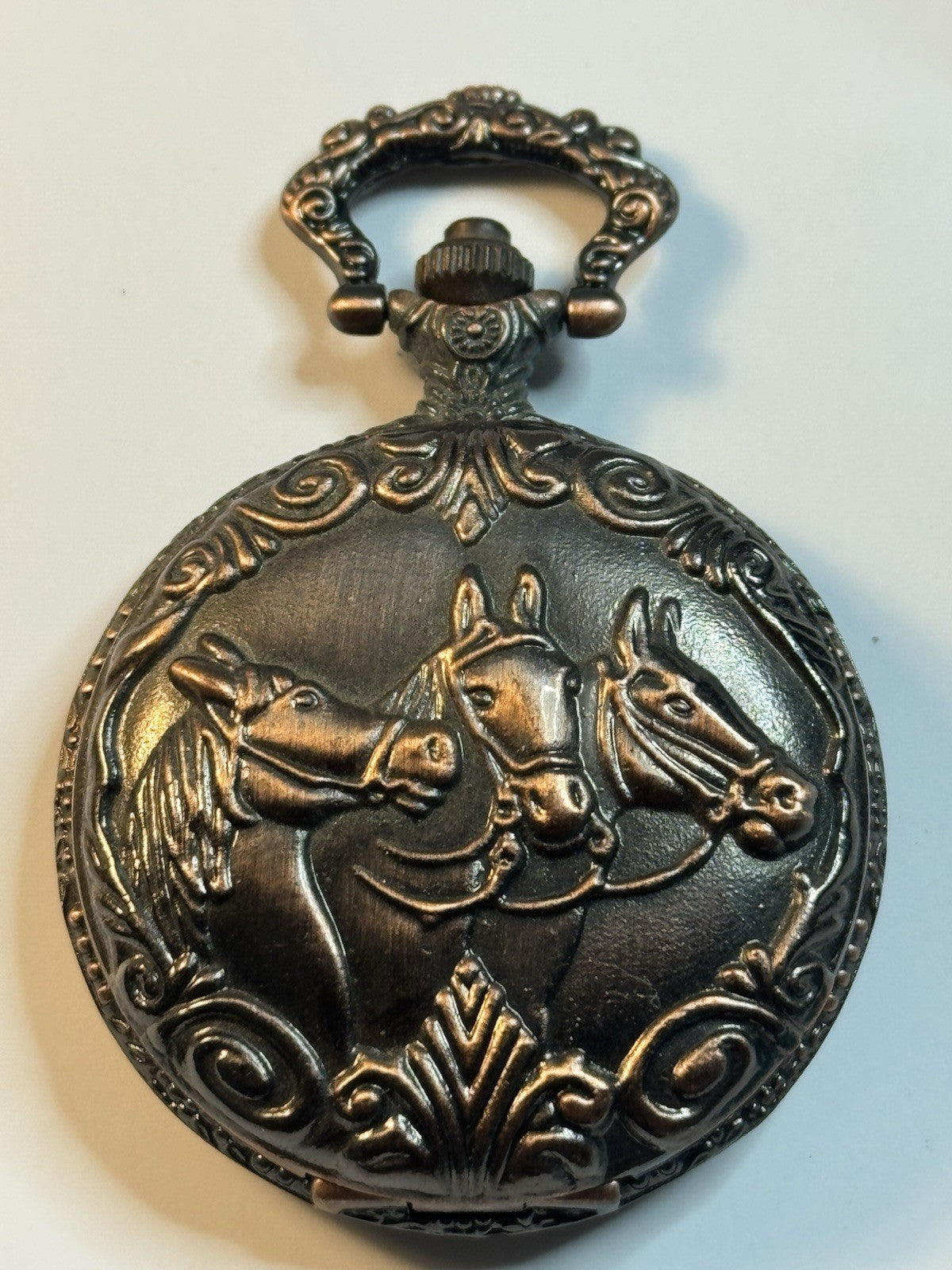Beautiful Three Horses Pocket Watch in Copper Tone, Mint Condition, new battery