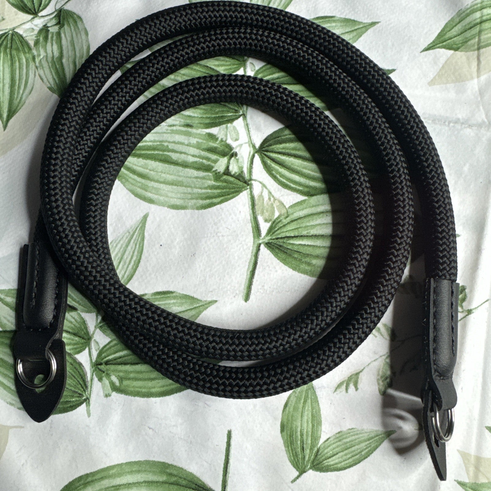 Beautiful Climbing Rope Camera Neck Shoulder Strap in Black Colour**Mint**