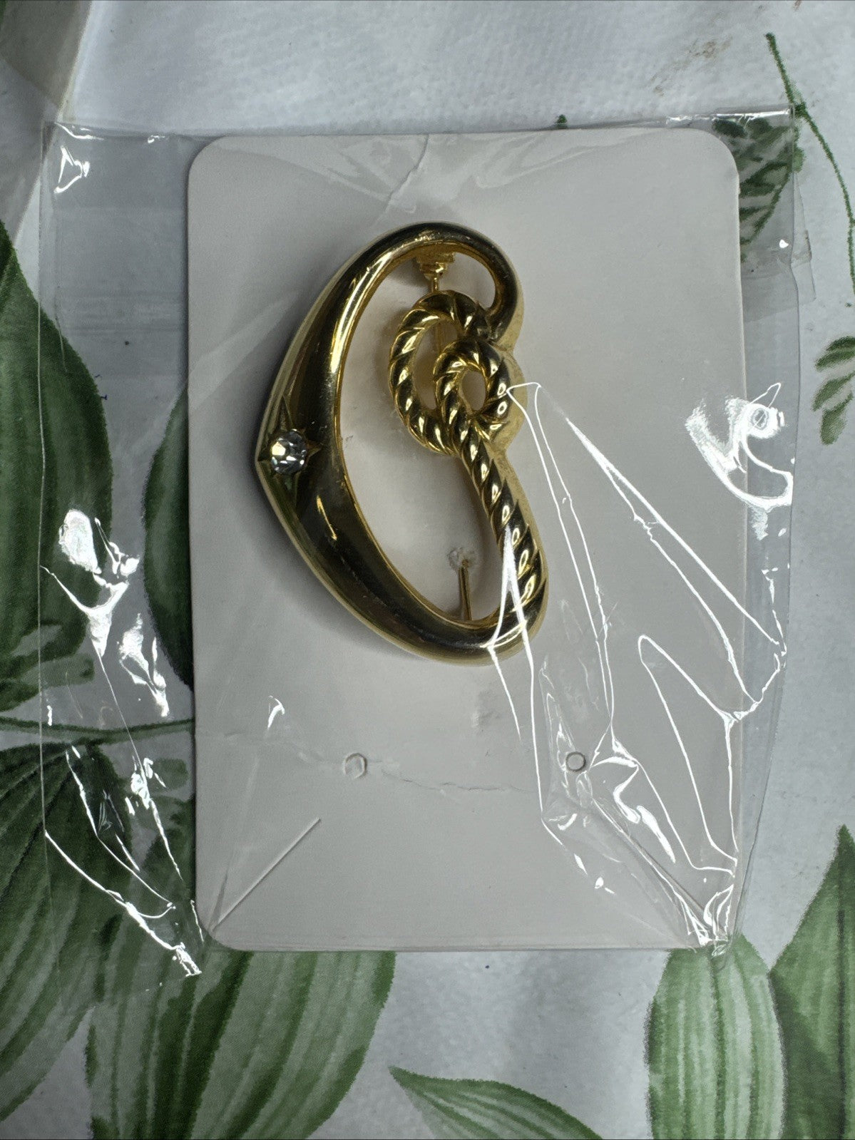 Beautiful Gold-Tone Letter Brooch Specially G’ Or J’ Letter Brooch Pin