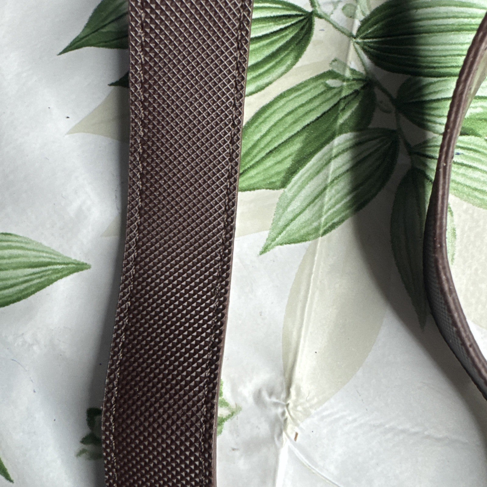 Beautiful Brown Color Camera Neck Shoulder Strap**Mint Condition**