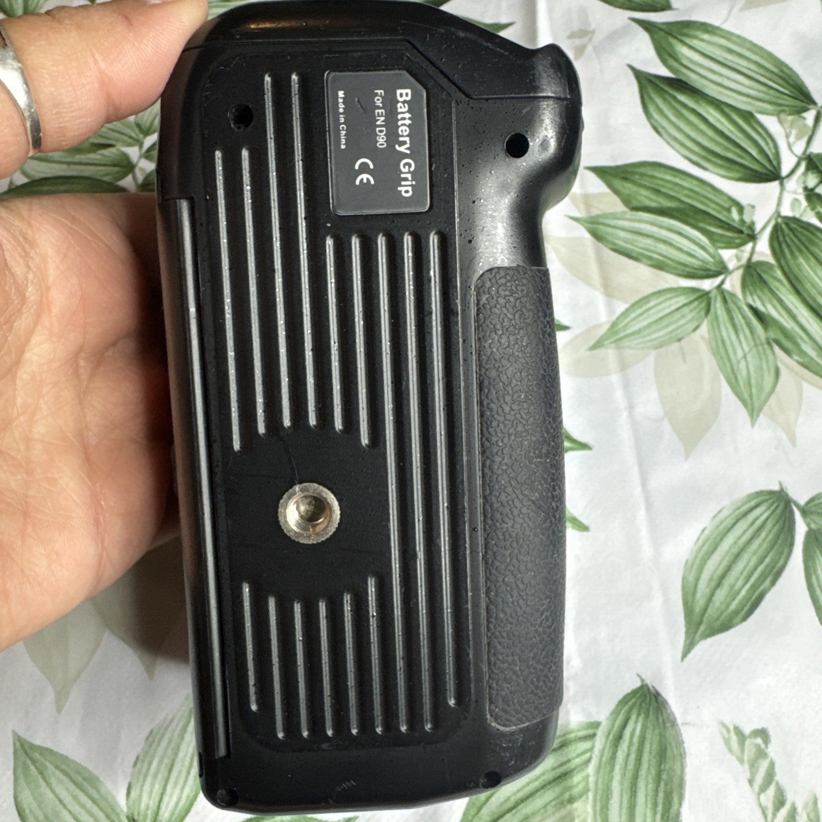 Battery Grip For EN D90- Made in China UNTESTED