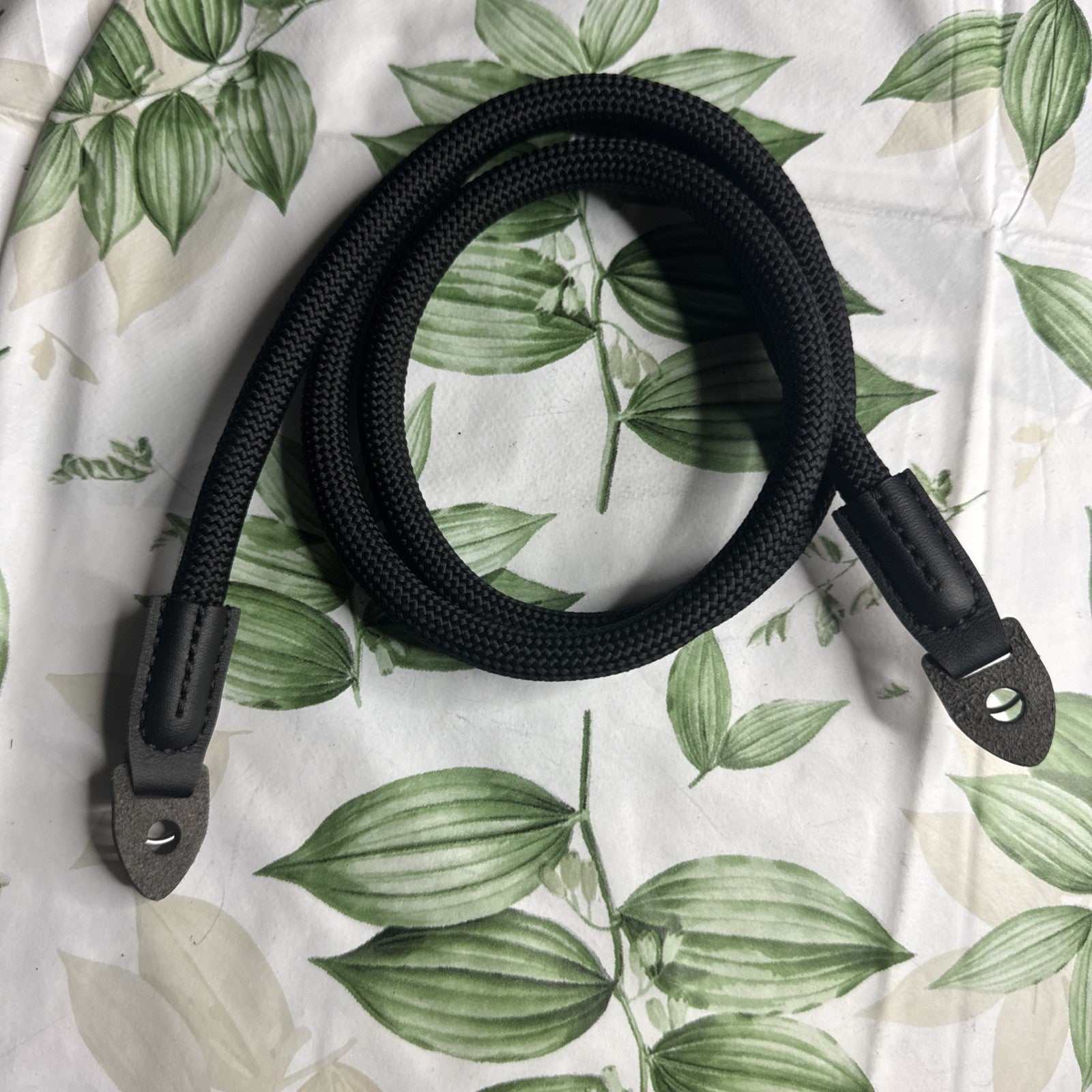 Beautiful Climbing Rope Camera Neck Shoulder Strap in Black Colour**Mint**