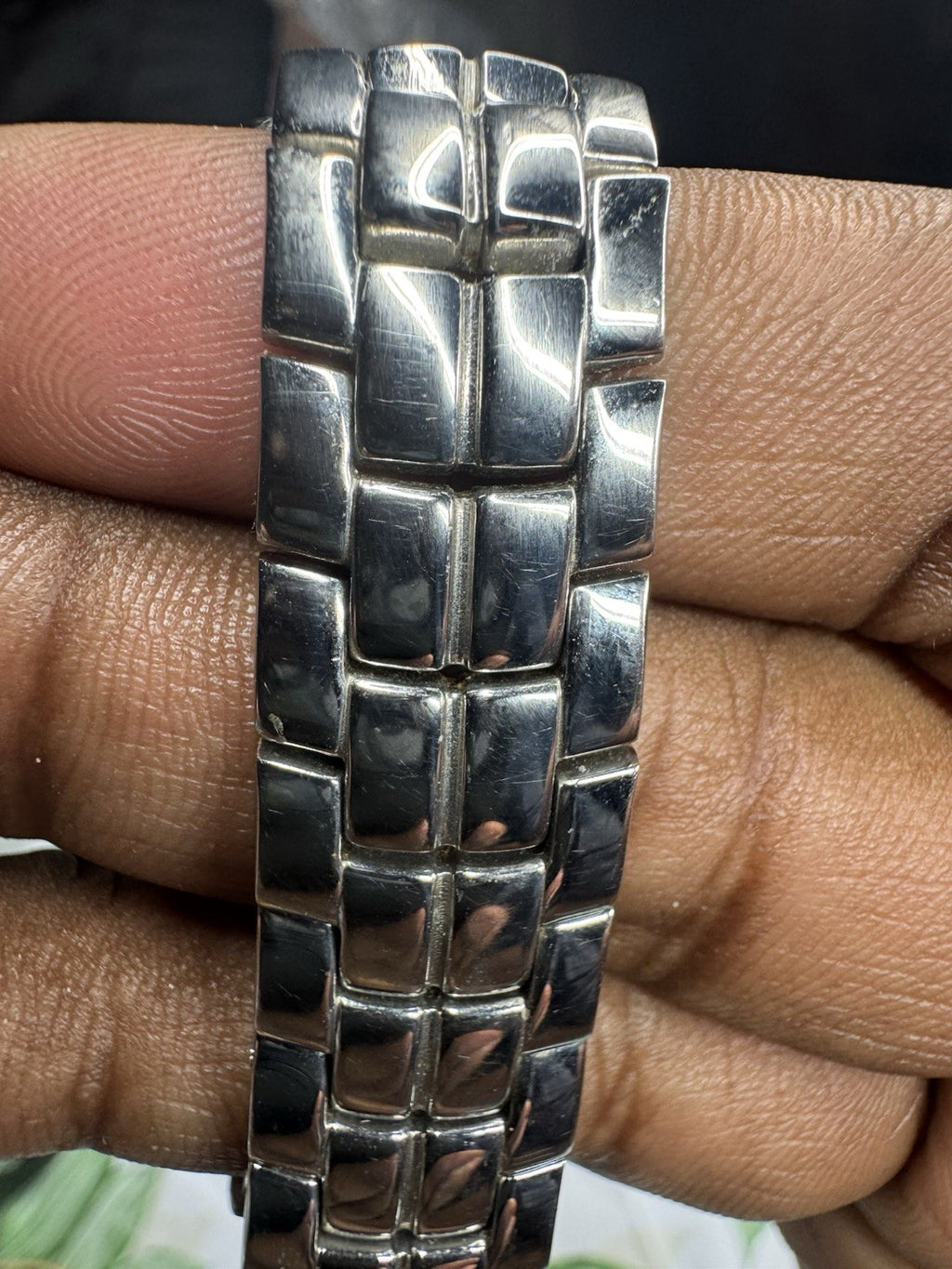 Accurist Ladies Mother of Pearl Date Diamante Bezel S.Steel Bracelet WatchLB1418