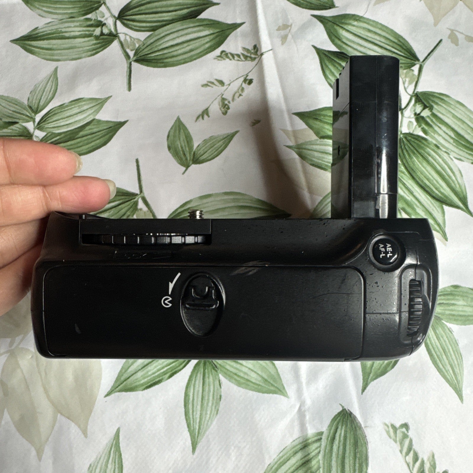 Battery Grip For EN D90- Made in China UNTESTED
