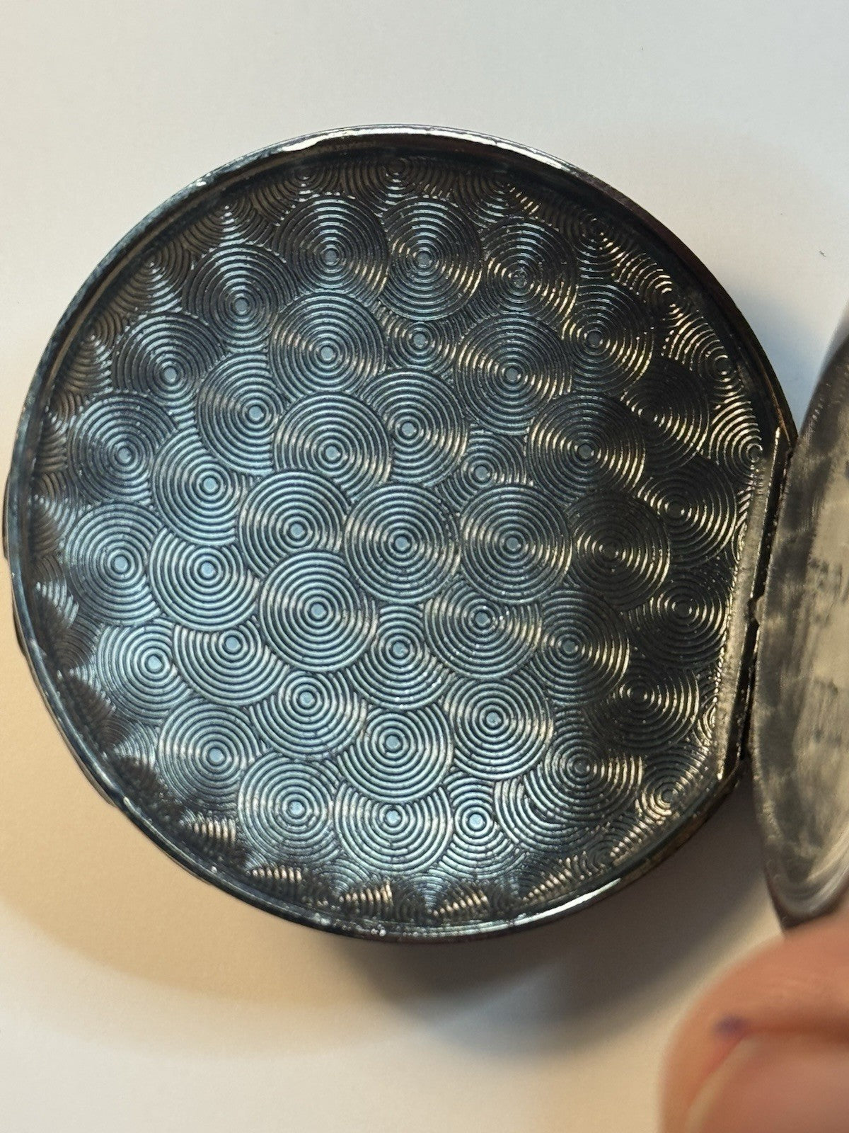 Beautiful Three Horses Pocket Watch in Copper Tone, Mint Condition, new battery