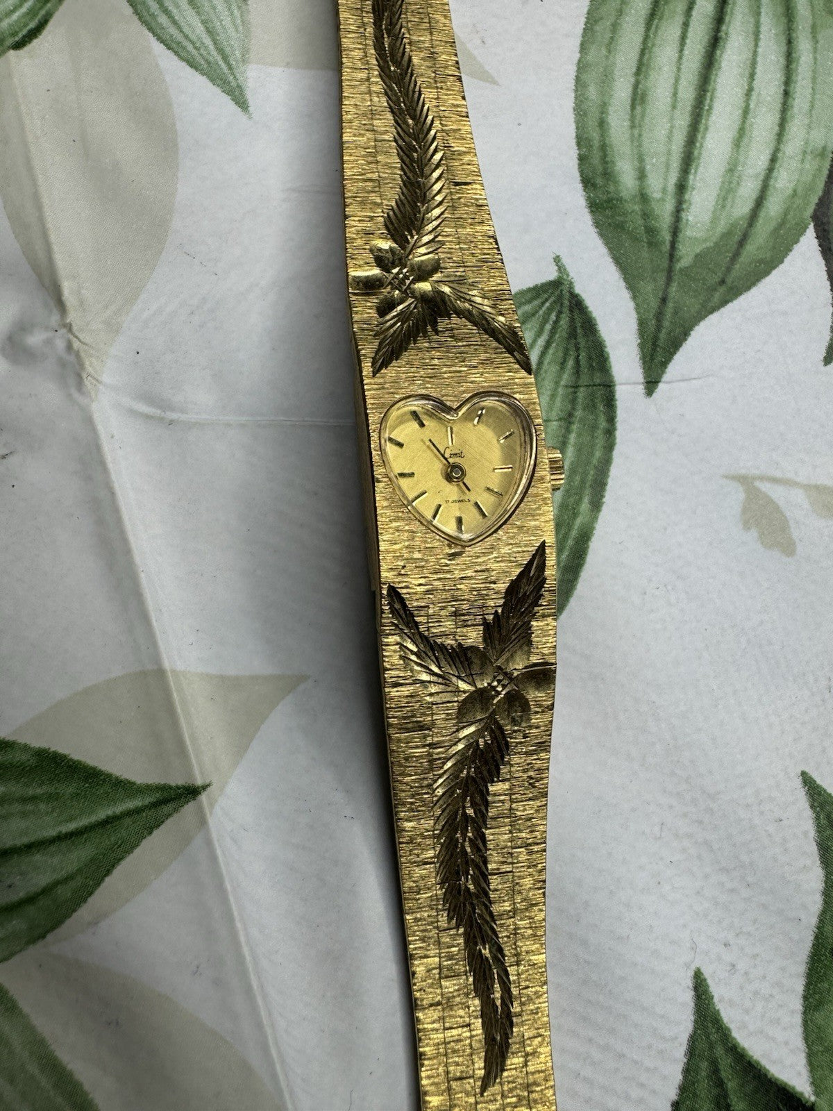 Beautiful Pristine Vintage LIMIT Gold Tone Mechanical Watch, fully working MINT