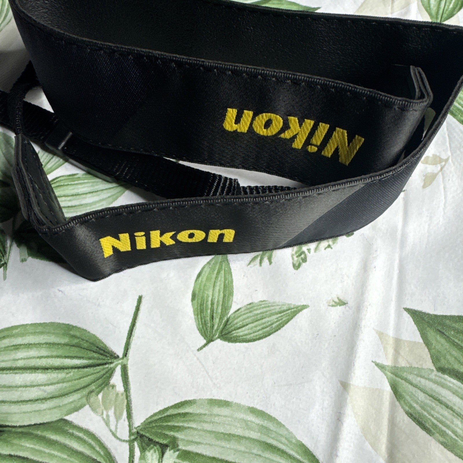 Beautiful Nikon Camera Neck Shoulder Strap **Mint Condition**