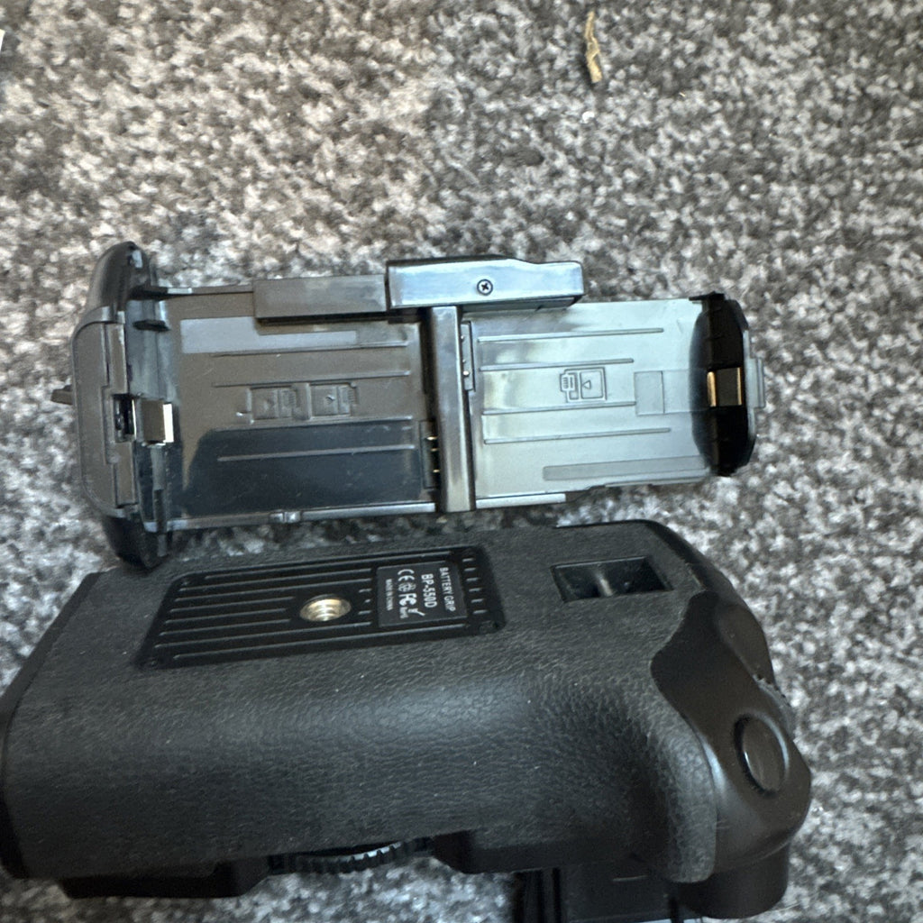 Battery Grip BP-550D - UNTESTED