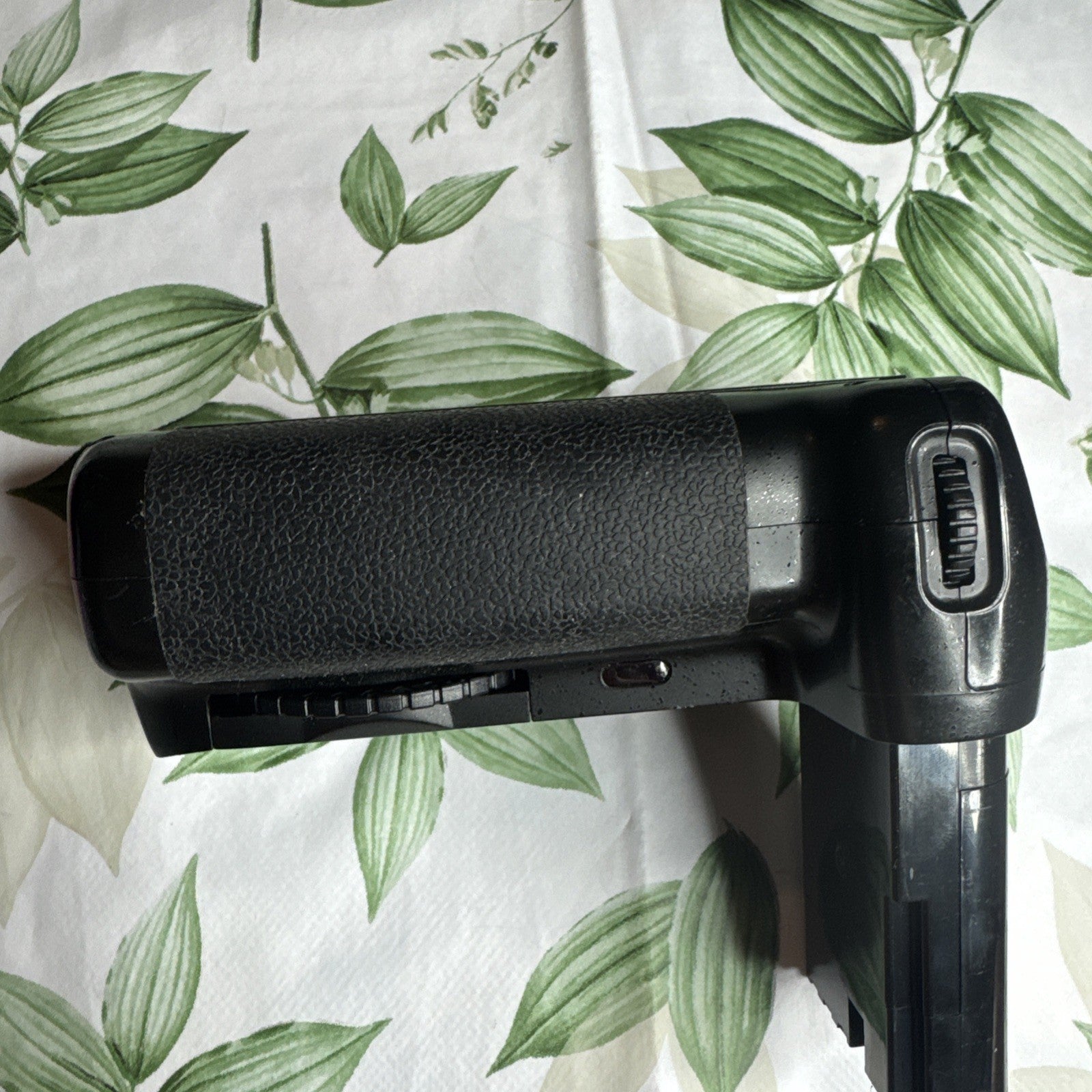 Battery Grip For EN D90- Made in China UNTESTED