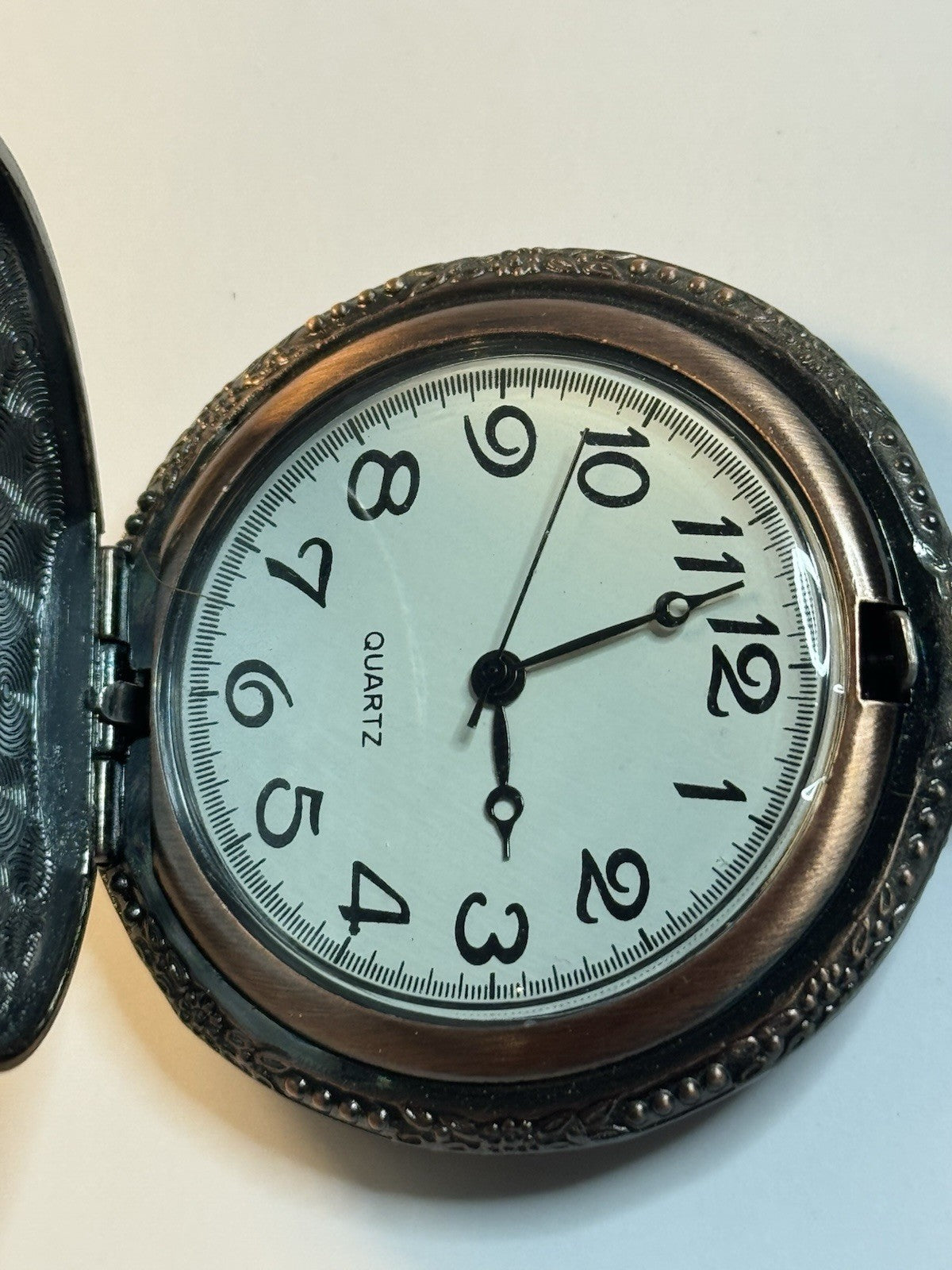 Beautiful Three Horses Pocket Watch in Copper Tone, Mint Condition, new battery