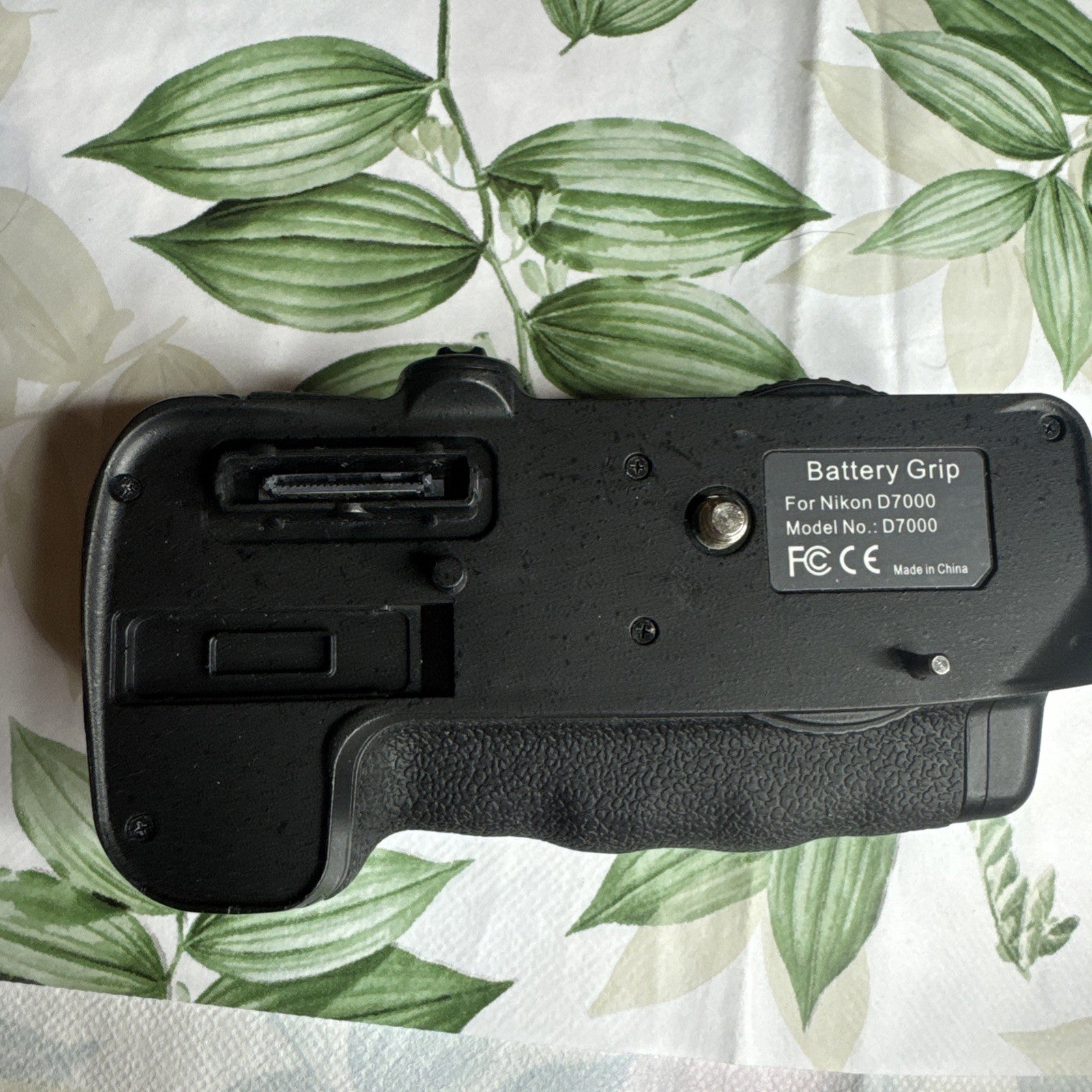 Battery Grip For Nikon D7000 - Made in China - UNTESTED
