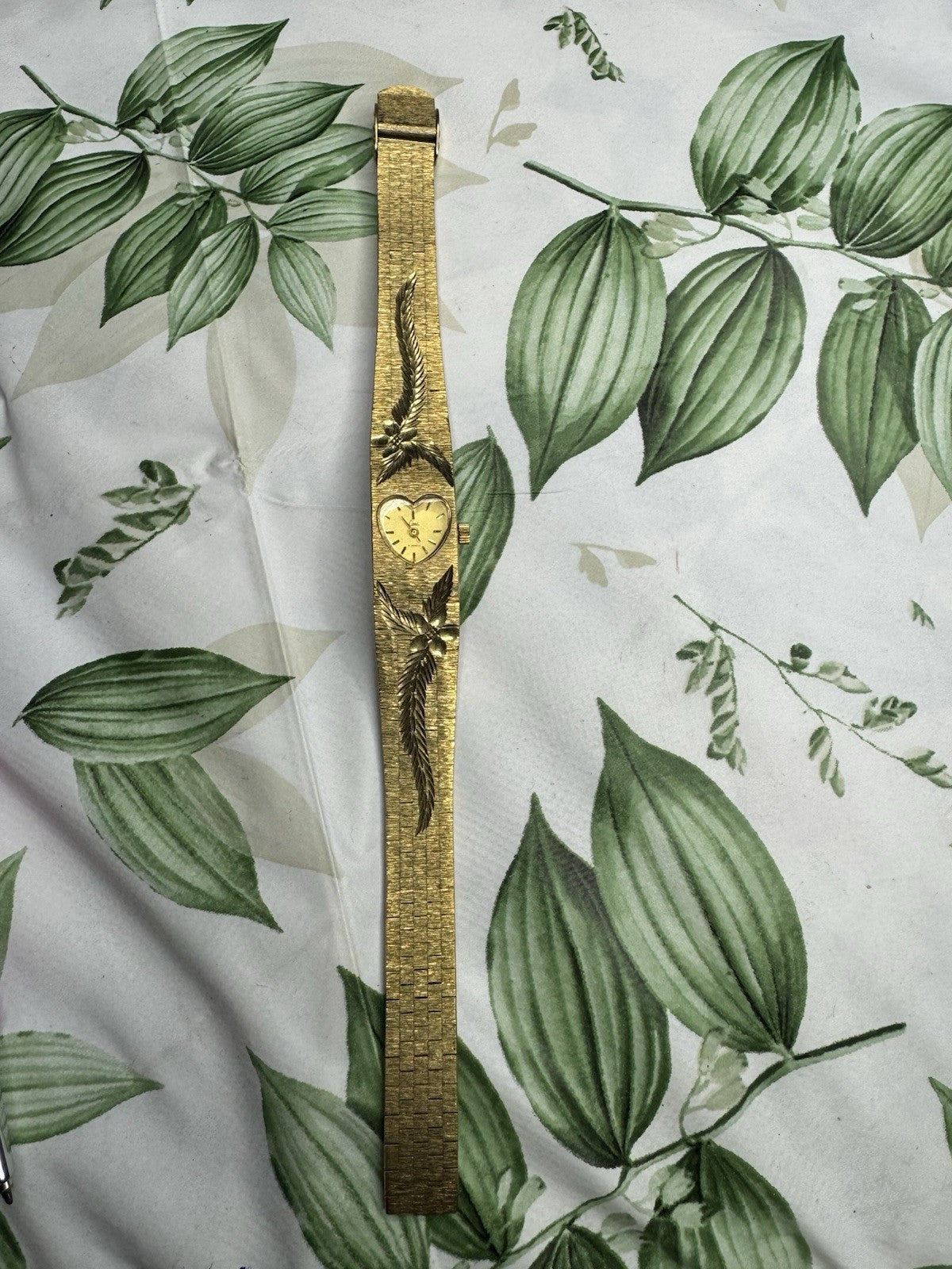 Beautiful Pristine Vintage LIMIT Gold Tone Mechanical Watch, fully working MINT