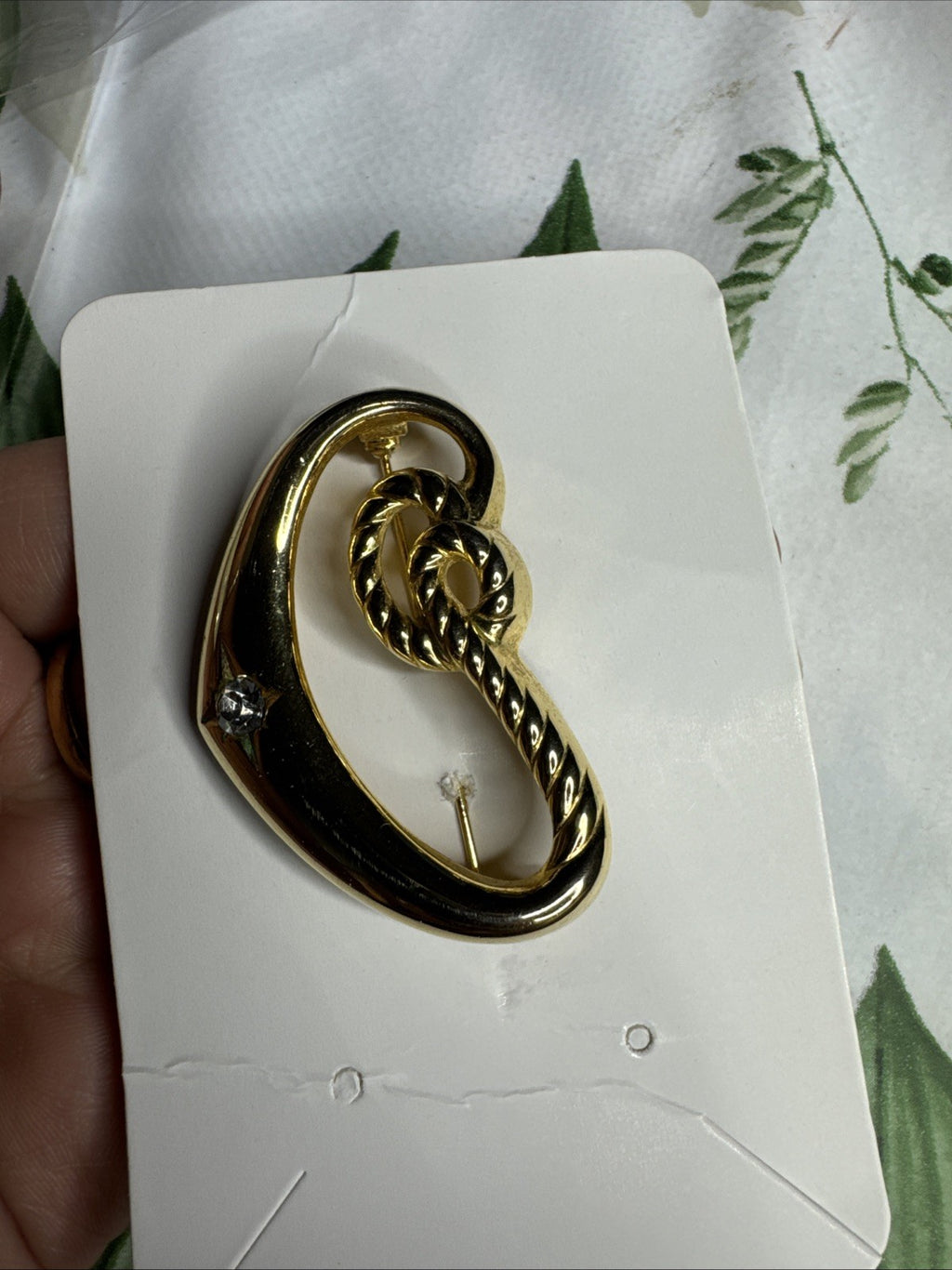 Beautiful Gold-Tone Letter Brooch Specially G’ Or J’ Letter Brooch Pin